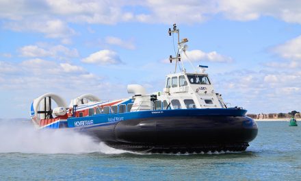 Hovercraft നമ്മുടെ നാട്ടിൽ സാധാരണ കാണാത്ത ഒരു വാഹനമാണ്.