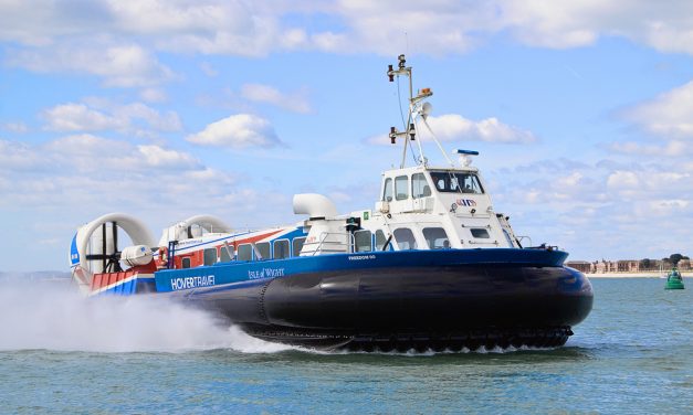 Hovercraft നമ്മുടെ നാട്ടിൽ സാധാരണ കാണാത്ത ഒരു വാഹനമാണ്.